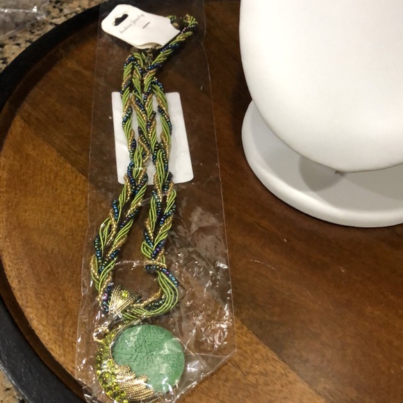 0-2 -Elegant Green and Gold beaded Necklace - Picture 9 of 9